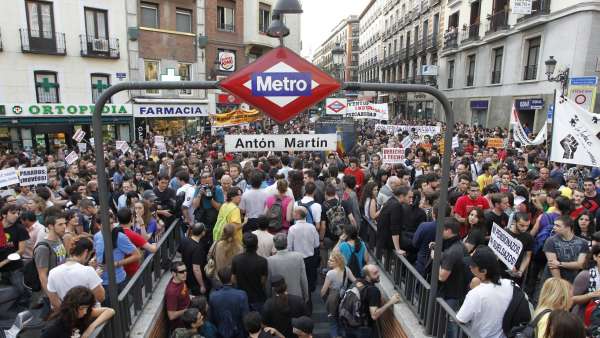Los jóvenes salen a la calle Los jóvenes salen a la calle