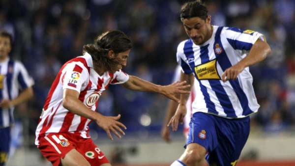 Osvaldo, del Espanyol y Filipe Luis, del Atlético Osvaldo, del Espanyol y Filipe Luis, del Atlético