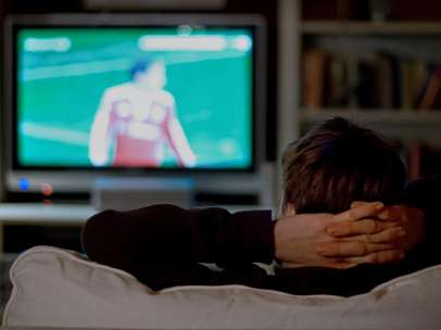 Viendo la televisión