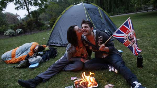Acampando para ver la boda real Acampando para ver la boda real