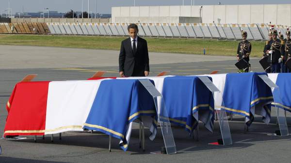 Sarkozy recibe a los fallecidos en Marrakech Sarkozy recibe a los fallecidos en Marrakech