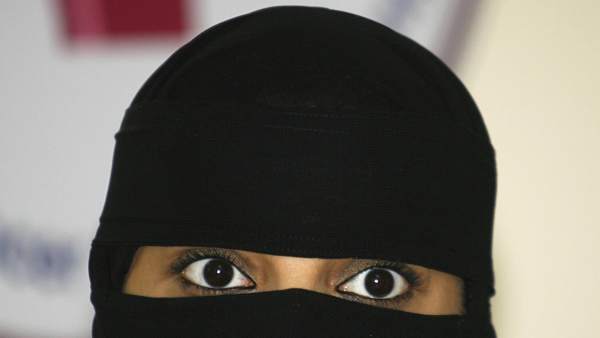Una mujer de Arabia Saudí Una mujer de Arabia Saudí