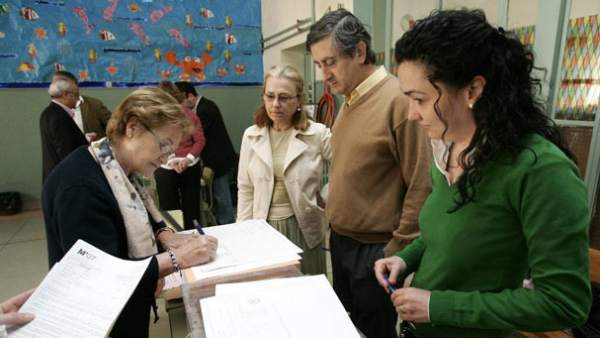 Constitución de una mesa electoral. Constitución de una mesa electoral.