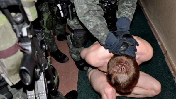 Hinchas detenidos en Polonia Hinchas detenidos en Polonia