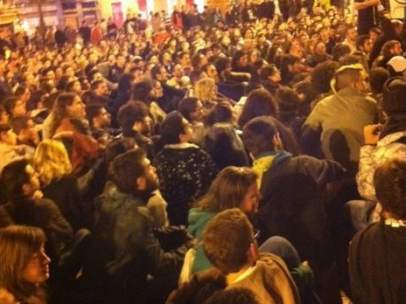 Asamblea de madrugada en la Puerta del Sol