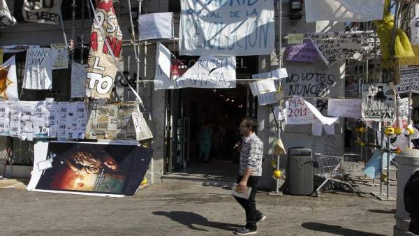 Carteles en los comercios de Sol Carteles en los comercios de Sol