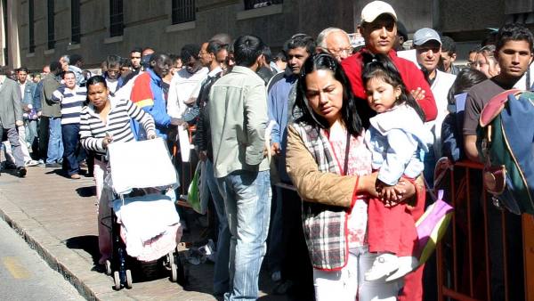 Cola de inmigrantes Cola de inmigrantes
