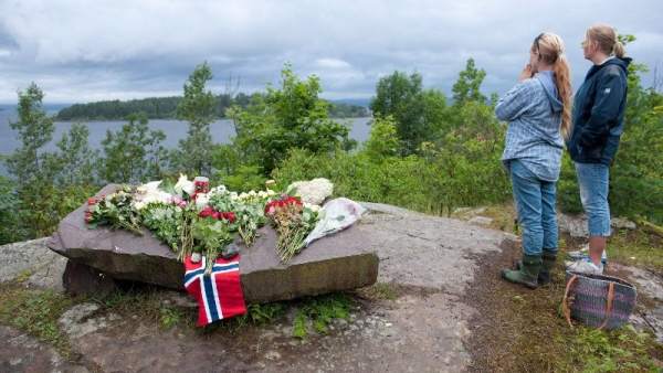 Atentado en la isla de Utøya Atentado en la isla de Utøya