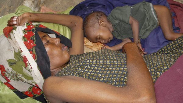 Una madre y su hijo en Somalia Una madre y su hijo en Somalia