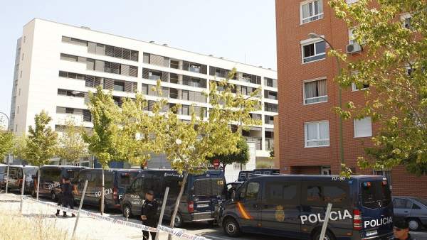 Policías en un desahucio Policías en un desahucio
