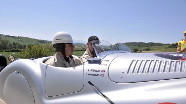 Rowan Atkinson,participando en una concentración de coches clásicos en Siena. Rowan Atkinson,participando en una concentración de coches clásicos en Siena.