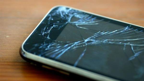 Teléfono móvil roto Teléfono móvil roto