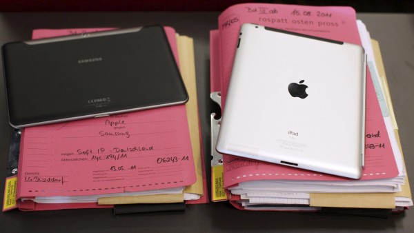 Apple ‘versus’ Samsung Apple ‘versus’ Samsung