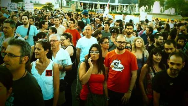 Barcelona protesta contra la reforma constitucional Barcelona protesta contra la reforma constitucional