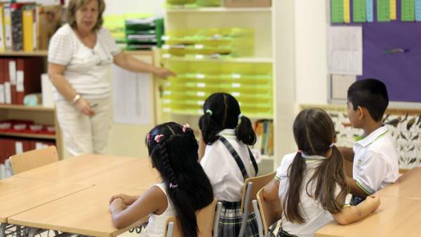 Alumnos del colegio Màrius Torres de Hospitalet de Llobregat. Alumnos del colegio Màrius Torres de Hospitalet de Llobregat.