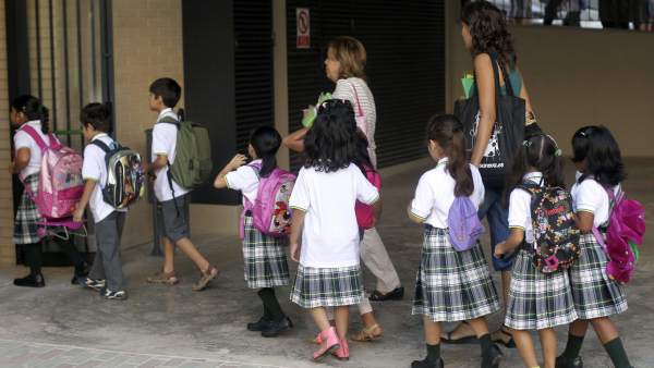 Primera escuela pública de Cataluña con uniforme Primera escuela pública de Cataluña con uniforme