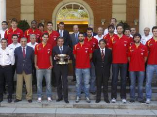 Zapatero recibe a la selección de baloncesto