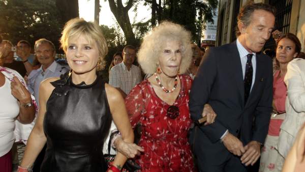 La Duquesa de Alba con Alfonso Díez y Eugenia Martínez de Irujo La Duquesa de Alba con Alfonso Díez y Eugenia Martínez de Irujo