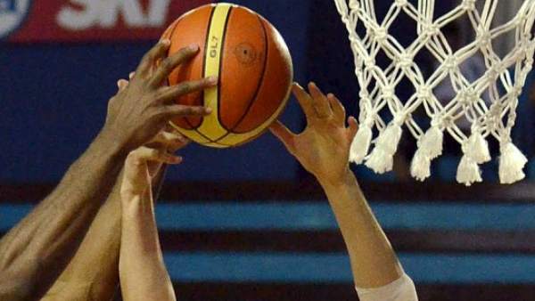 Imagen de un partido de baloncesto Imagen de un partido de baloncesto