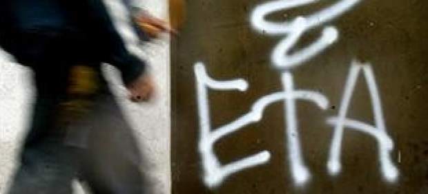 Logo de ETA en la calle