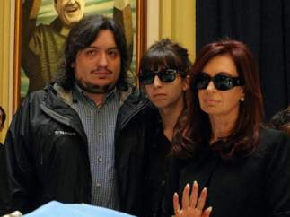 Máximo Kirchner, junto a su madre y su hermana