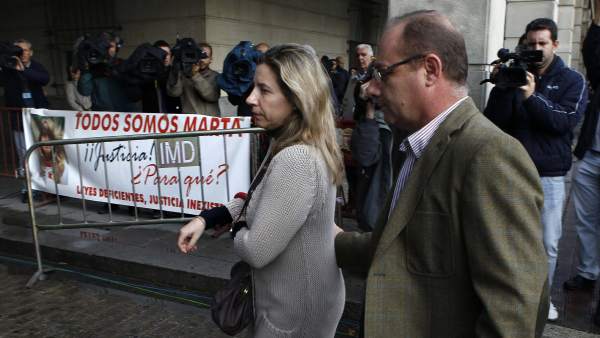Los padres de Marta del Castillo, Eva y Antonio, entrando a la Audiencia de Sevilla Los padres de Marta del Castillo, Eva y Antonio, entrando a la Audiencia de Sevilla