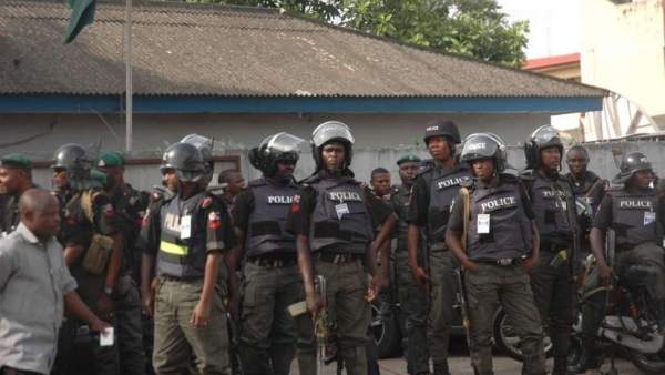 Policías nigerianos Policías nigerianos