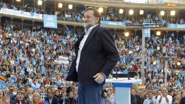 Mariano Rajoy,saltando en un mitin en Valencia Mariano Rajoy,saltando en un mitin en Valencia