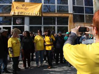 Trabajadores de Cacaolat, en una protesta del 2011 en Poblenou.