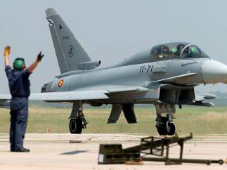 Un avión de combate C-16 Eurofighter (EF-2000)