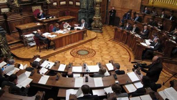 Pleno del Ayuntamiento de Barcelona. Pleno del Ayuntamiento de Barcelona.