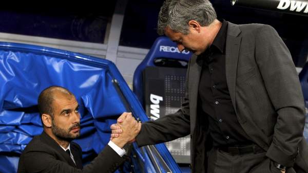 Mourinho saluda a Guardiola Mourinho saluda a Guardiola