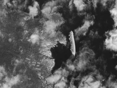 Vista aérea del 'Costa Concordia'