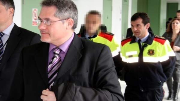 Imputado por las cargas contra el 15-M. Imputado por las cargas contra el 15-M.