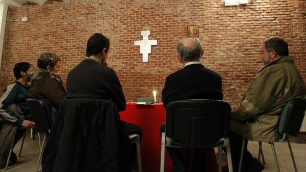 Una reunión de creyentes en Crismhom Una reunión de creyentes en Crismhom