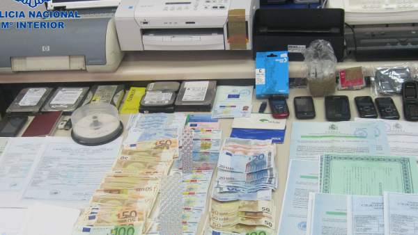 Objetos de la red desarticulada por la policía Objetos de la red desarticulada por la policía