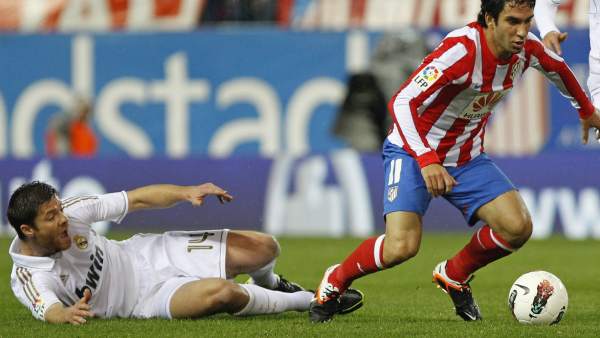 Xabi Alonso y Turan en el Atlético - Real Madrid Xabi Alonso y Turan en el Atlético - Real Madrid