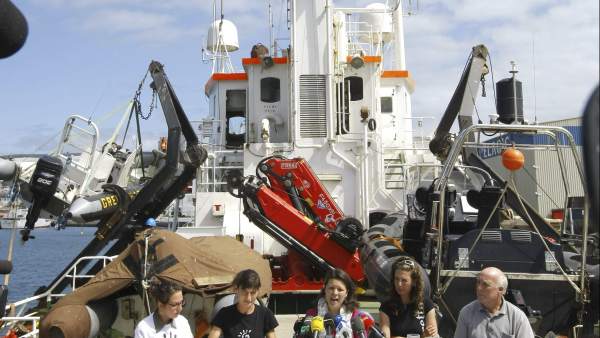 Ecologistas contra las perforaciones petrolíferas en Canarias Ecologistas contra las perforaciones petrolíferas en Canarias