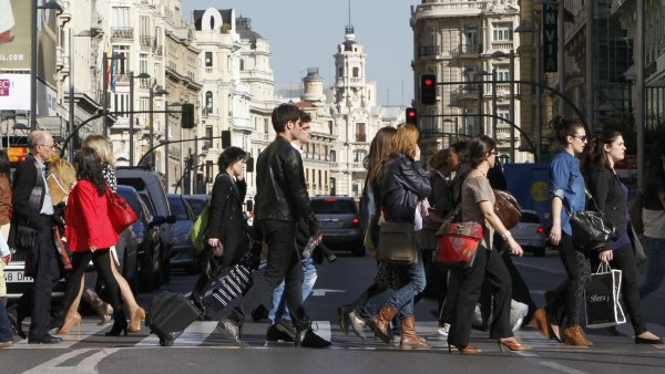 Gente andando por la calle Gente andando por la calle