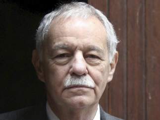 Eduardo Mendoza.