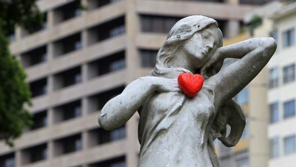 Estatuas con corazón Estatuas con corazón