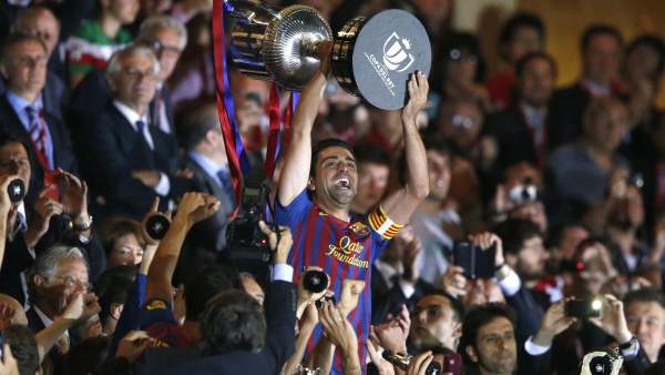 Xavi levanta la Copa Xavi levanta la Copa