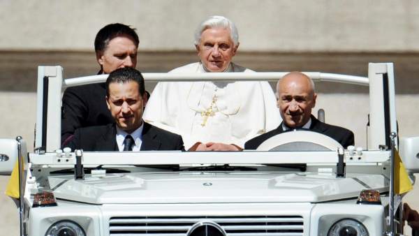El papa y su mayordomo El papa y su mayordomo