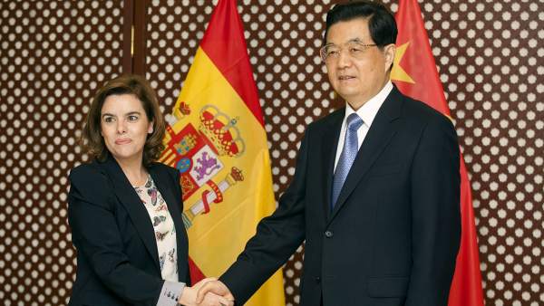 Hu Jintao y Soraya Sáenz de Santamaría Hu Jintao y Soraya Sáenz de Santamaría