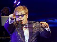 'The Sun' difamó a Elton John al exagerar un incidente con su perro