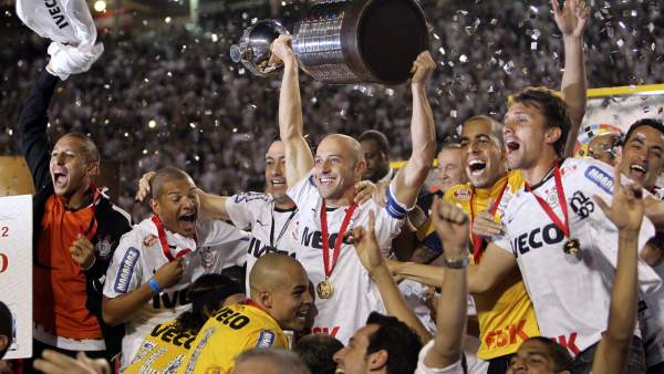 El Corinthians gana invicto la primera Libertadores de su historia El Corinthians gana invicto la primera Libertadores de su historia