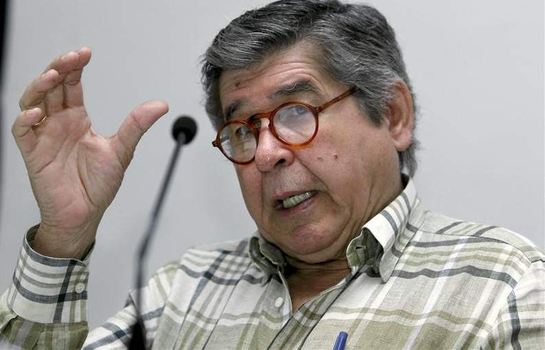 Bryce Echenique indaga en las "entrañas" de su familia en 'Dándole pena