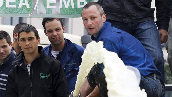 Contra la sobreproducción de leche Contra la sobreproducción de leche
