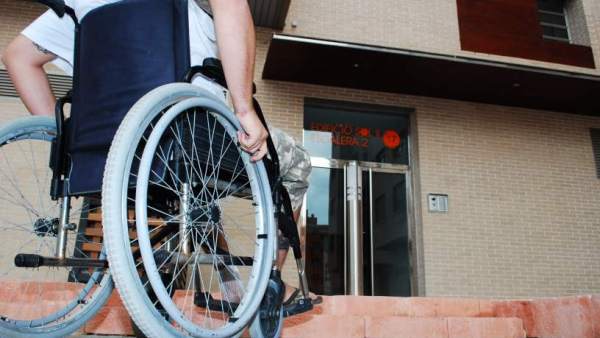 Una persona con discapacidad Una persona con discapacidad