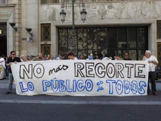 Funcionarios, protestando contra los recortes